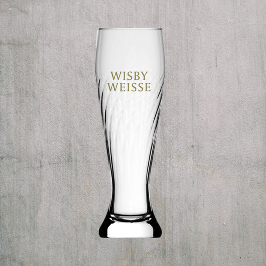 Glas framifrån med Wisby Weisse utan innehåll mot sten bakgrund